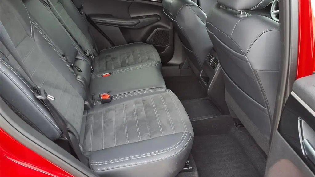 2025 Mitsubishi Outlander PHEV SE