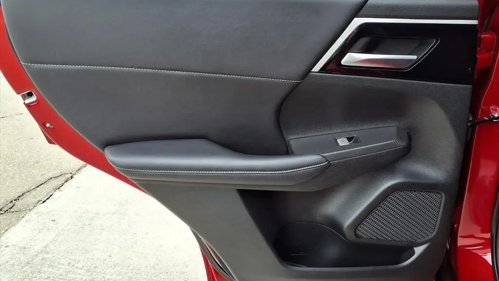 2025 Mitsubishi Outlander PHEV SE