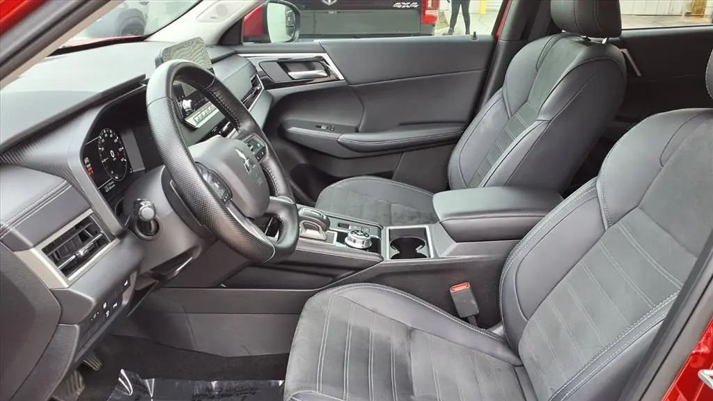 2025 Mitsubishi Outlander PHEV SE