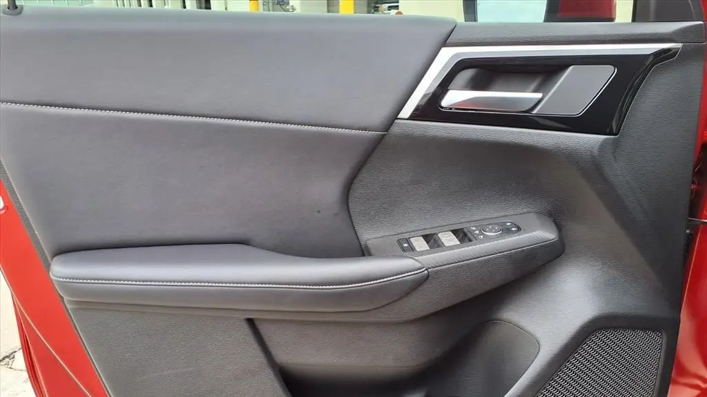 2025 Mitsubishi Outlander PHEV SE