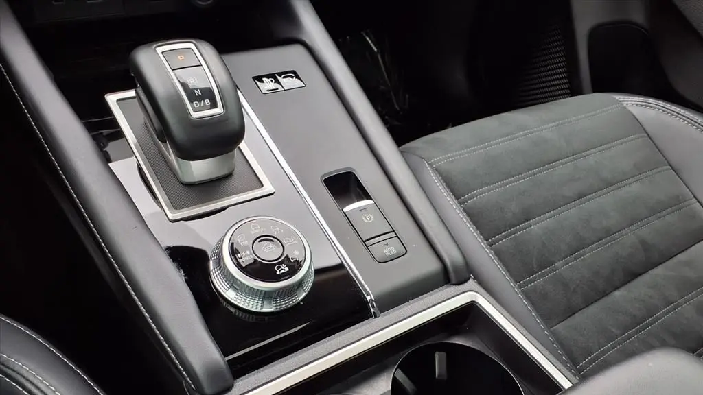 2025 Mitsubishi Outlander PHEV SE
