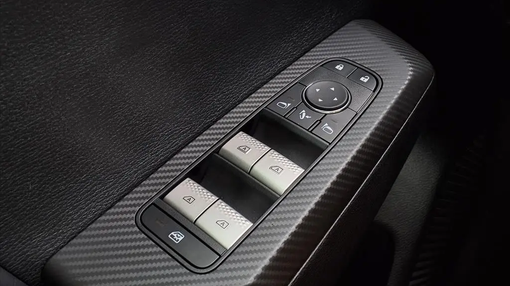 2025 Mitsubishi Outlander PHEV SE
