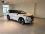 2024 Outlander PHEV Thumbnail 1