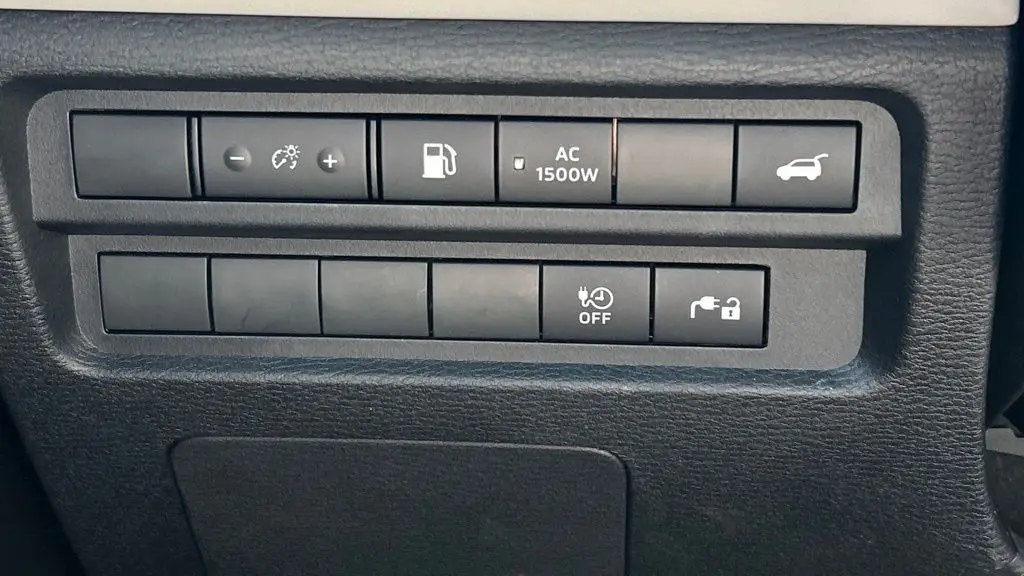 2025 Mitsubishi Outlander PHEV SEL