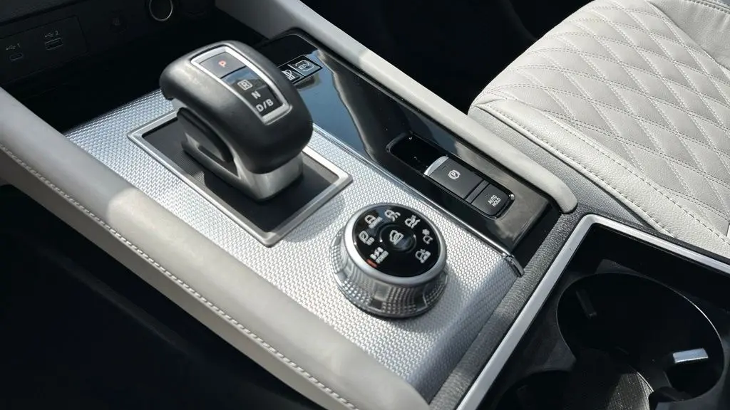 2025 Mitsubishi Outlander PHEV SEL