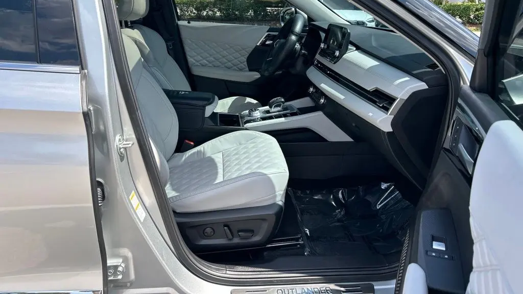2025 Mitsubishi Outlander PHEV SEL