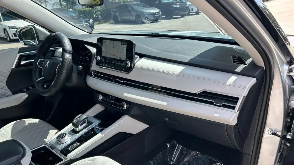 2025 Mitsubishi Outlander PHEV SEL