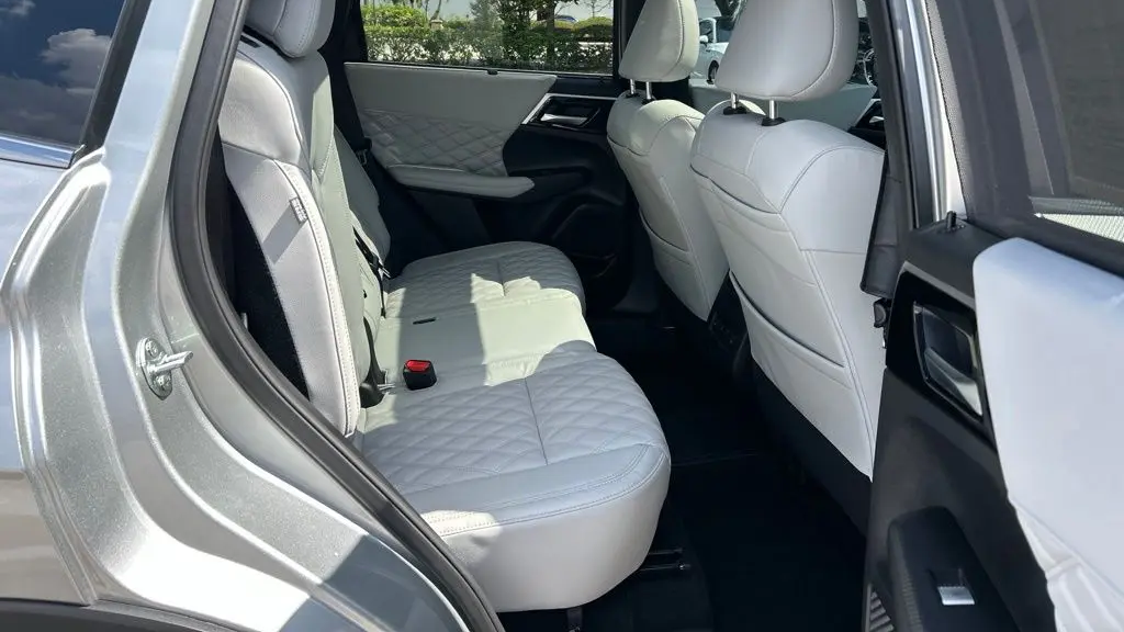 2025 Mitsubishi Outlander PHEV SEL