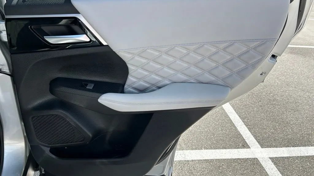2025 Mitsubishi Outlander PHEV SEL