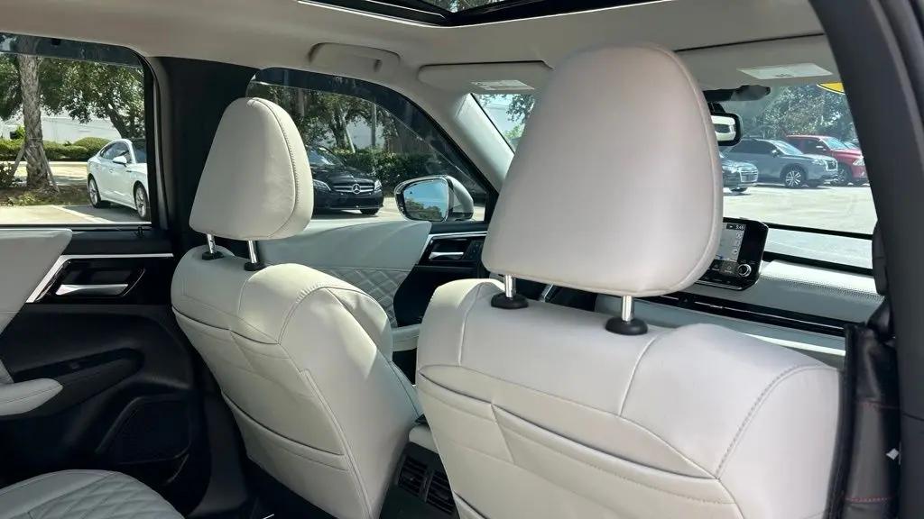2025 Mitsubishi Outlander PHEV SEL
