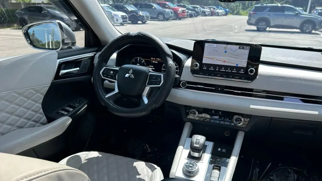 2025 Mitsubishi Outlander PHEV SEL