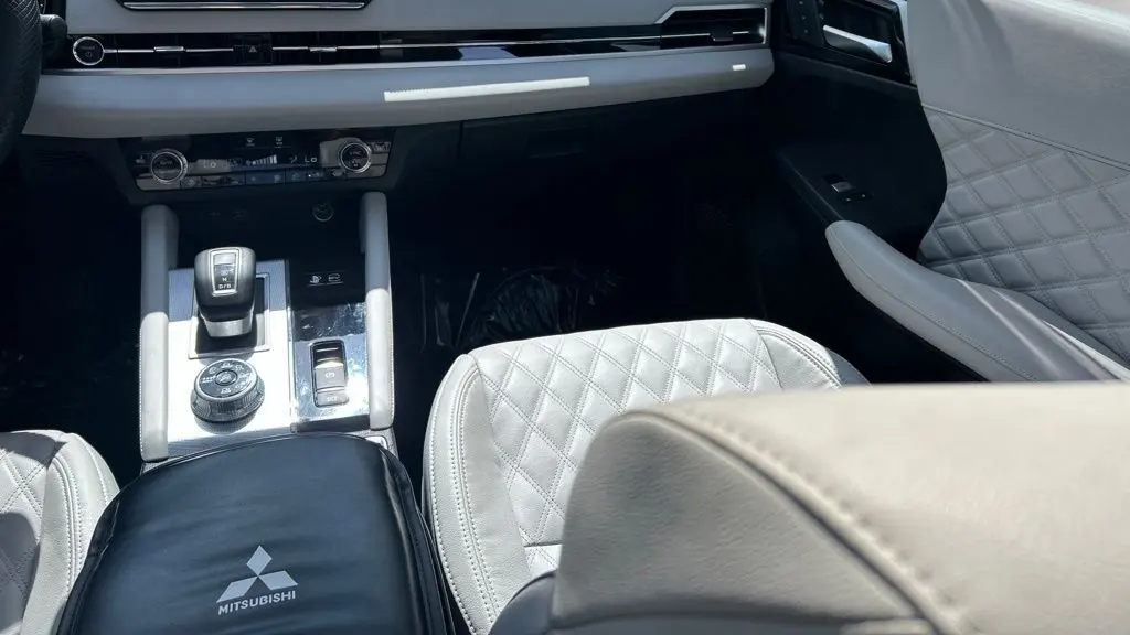 2025 Mitsubishi Outlander PHEV SEL