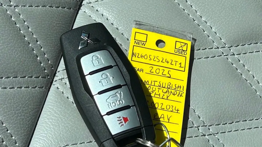 2025 Mitsubishi Outlander PHEV SEL