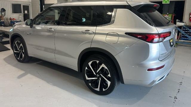 2025 Mitsubishi Outlander PHEV SEL