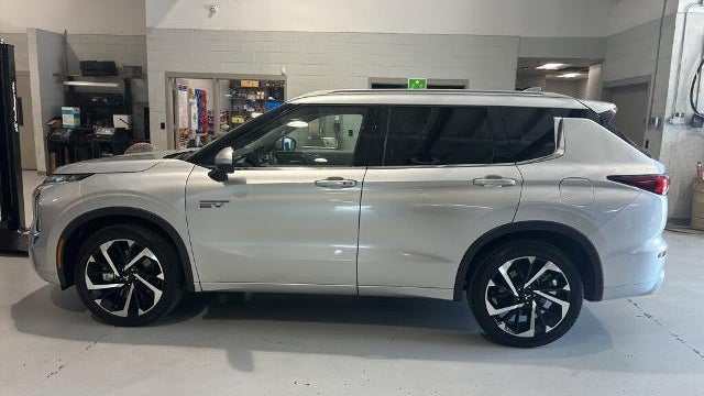 2025 Mitsubishi Outlander PHEV SEL