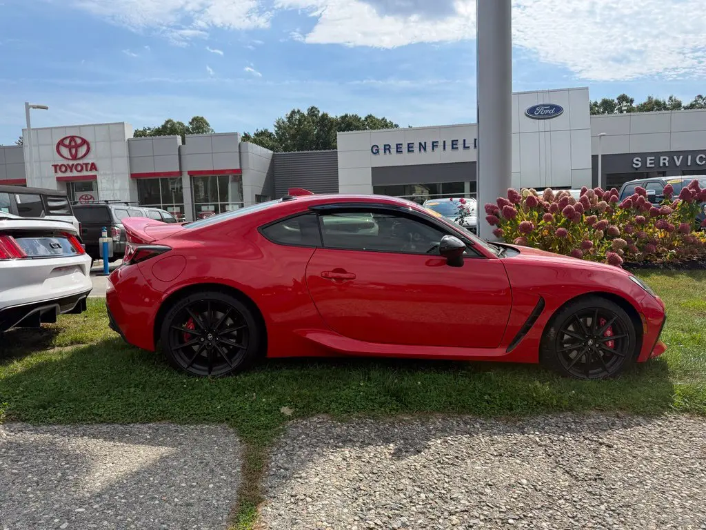 2025 Toyota 86 - $31,999