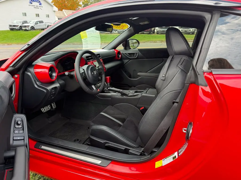 2025 Toyota 86 - $31,999