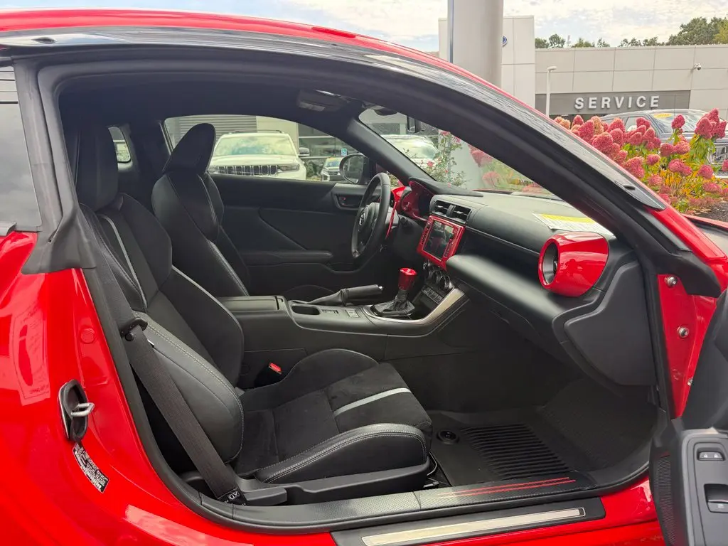 2025 Toyota 86 - $31,999