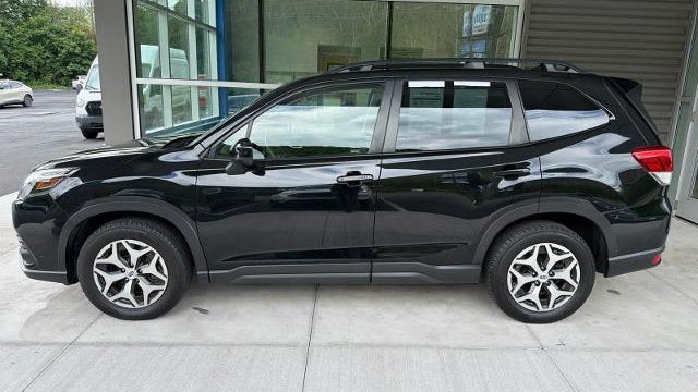 2022 Subaru Forester Premium
