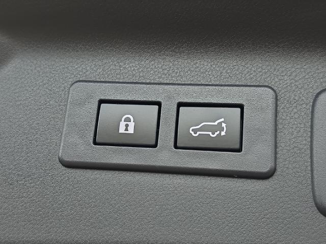 2025 Subaru Forester Touring — photo 1 of 3