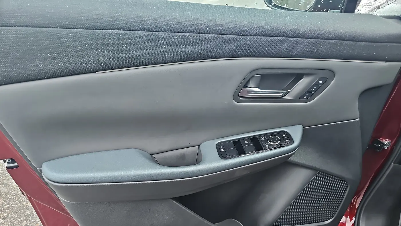 2026 Nissan LEAF Platinum+