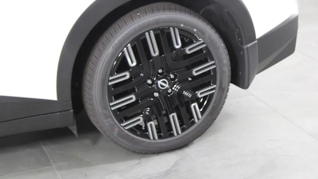2026 Nissan LEAF Platinum+