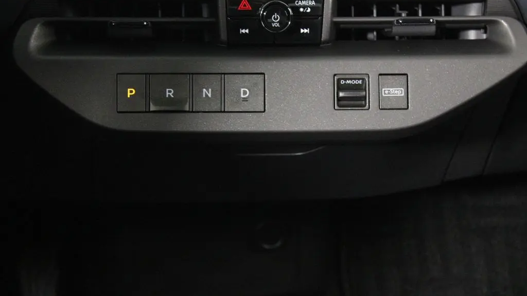 2026 Nissan LEAF Platinum+