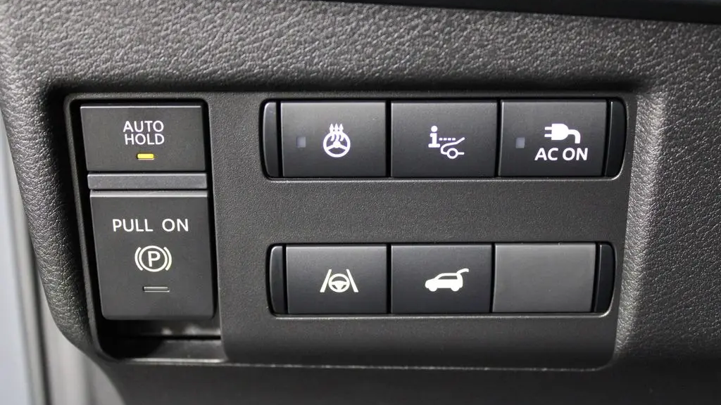 2026 Nissan LEAF Platinum+