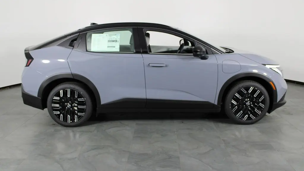 2026 Nissan LEAF Platinum+