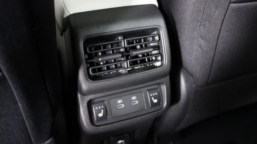 2026 Nissan LEAF Platinum+