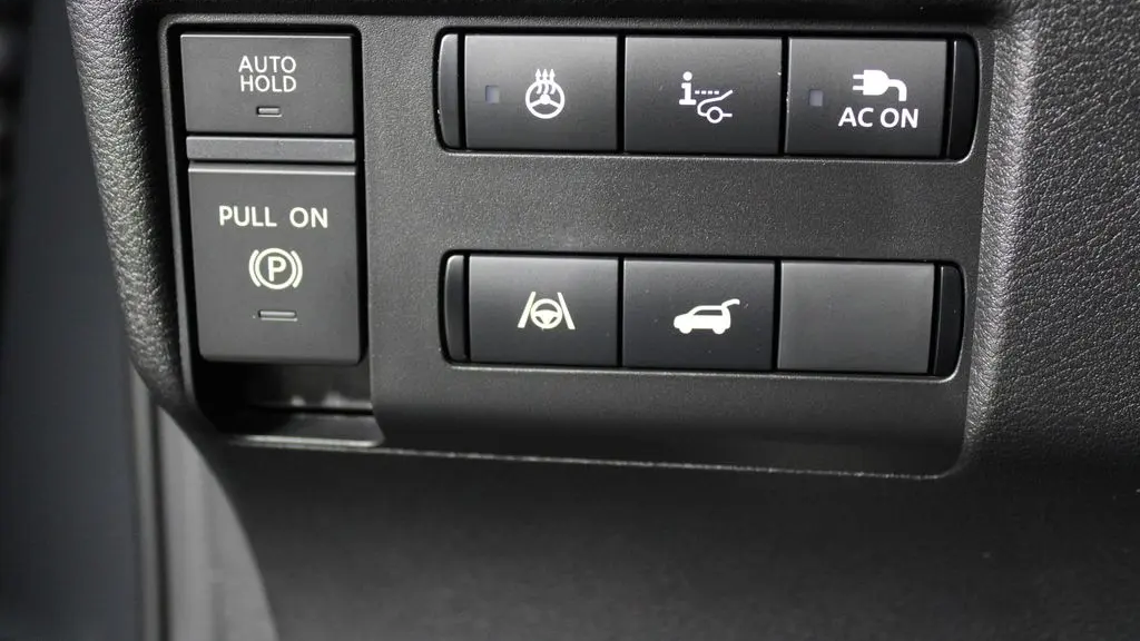 2026 Nissan LEAF Platinum+