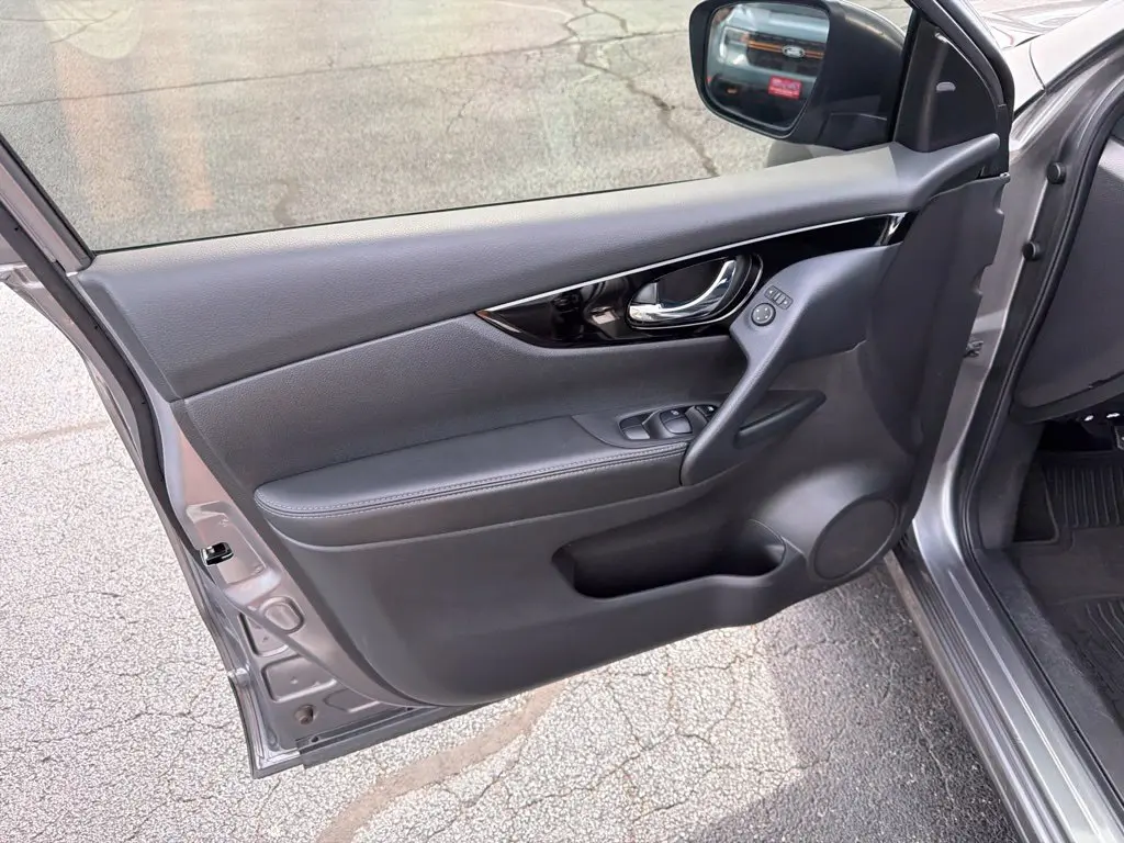 2022 Nissan Rogue - $17,637