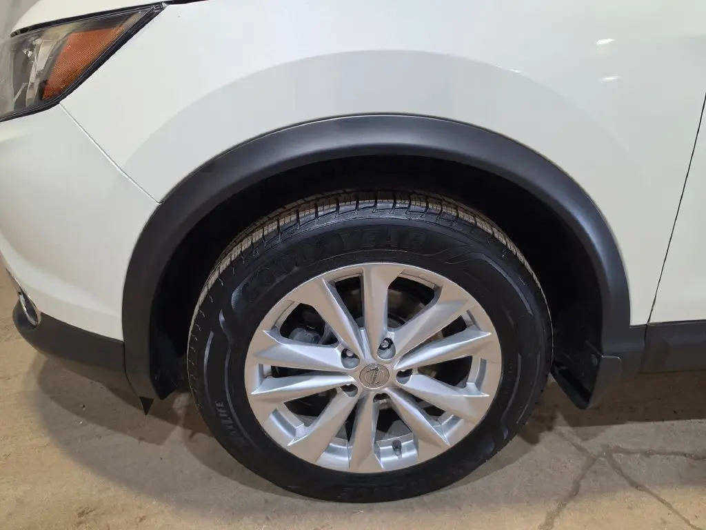 2017 Nissan Rogue - $12,875