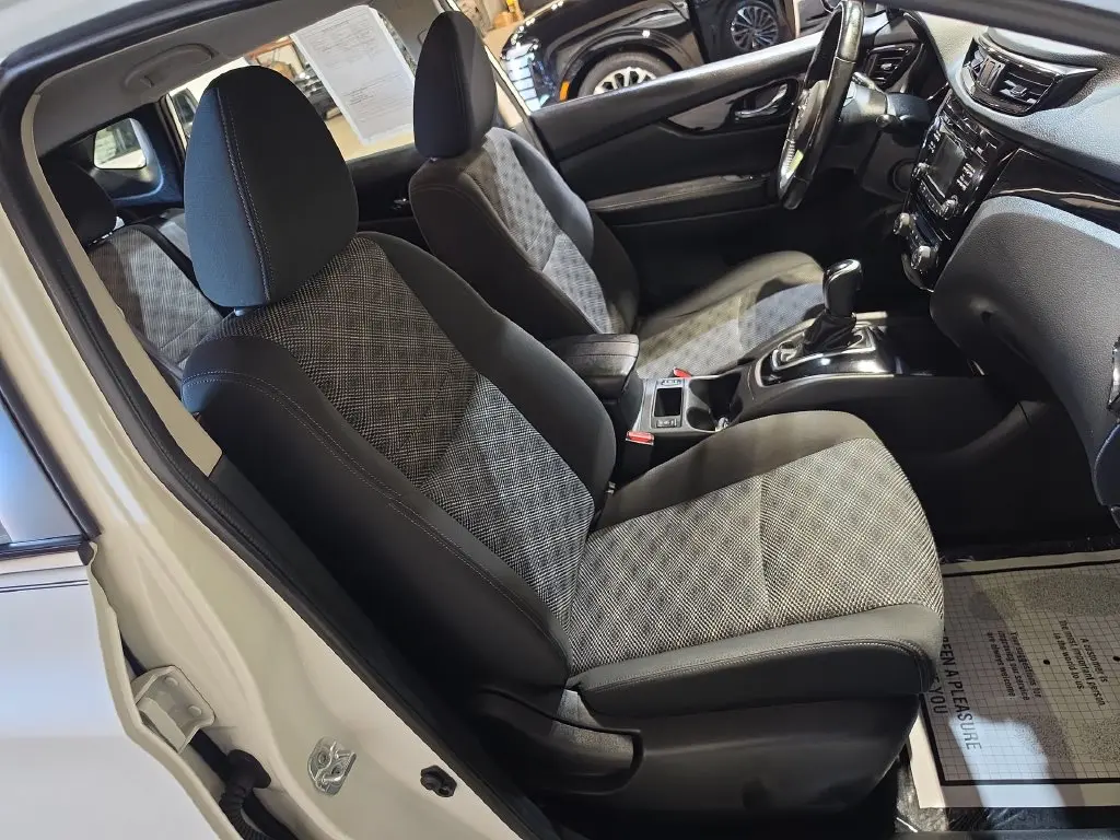 2017 Nissan Rogue - $12,875