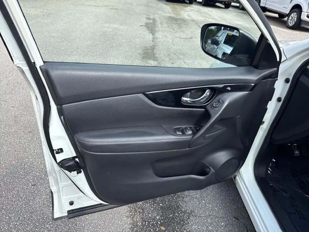 2017 Nissan Rogue - $13,900