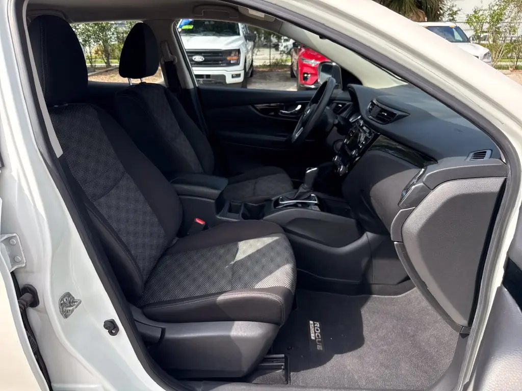2017 Nissan Rogue - $13,900