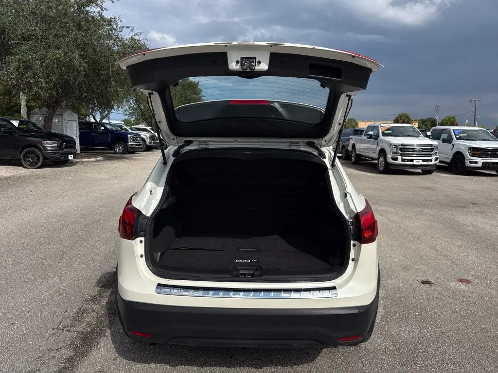 2017 Nissan Rogue - $13,900