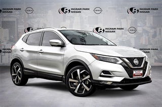 2020 Nissan Rogue Sport with Brilliant Silver Metallic Exterior