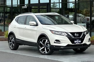 2022 Nissan Rogue Sport with Pearl White Tricoat Exterior