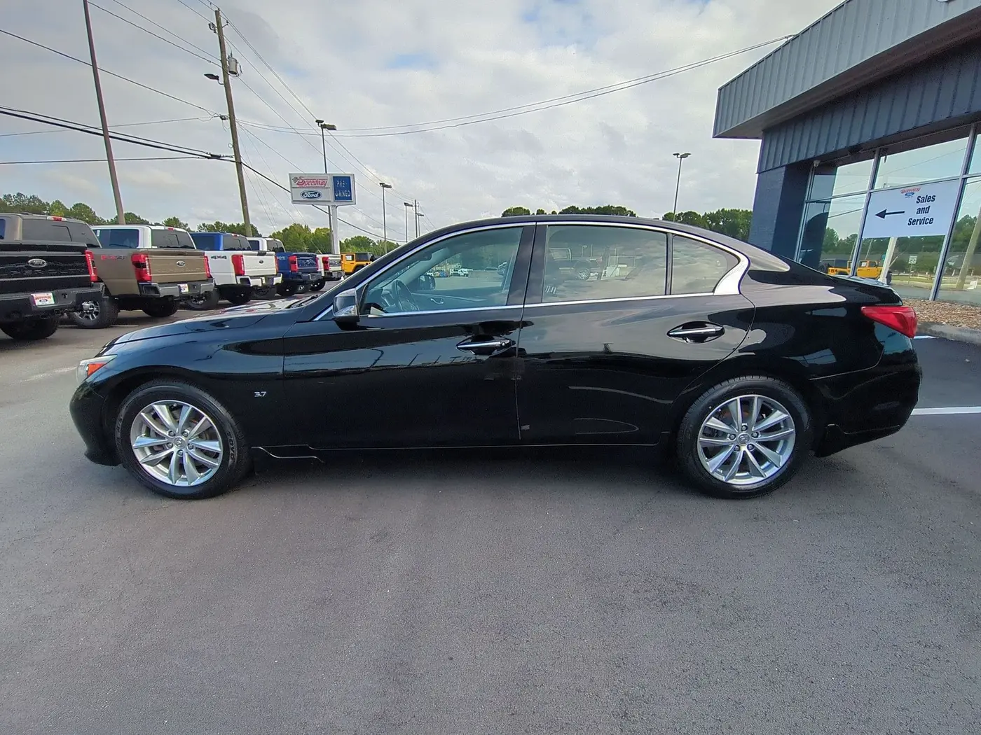 2015 INFINITI Q50 - $11,857
