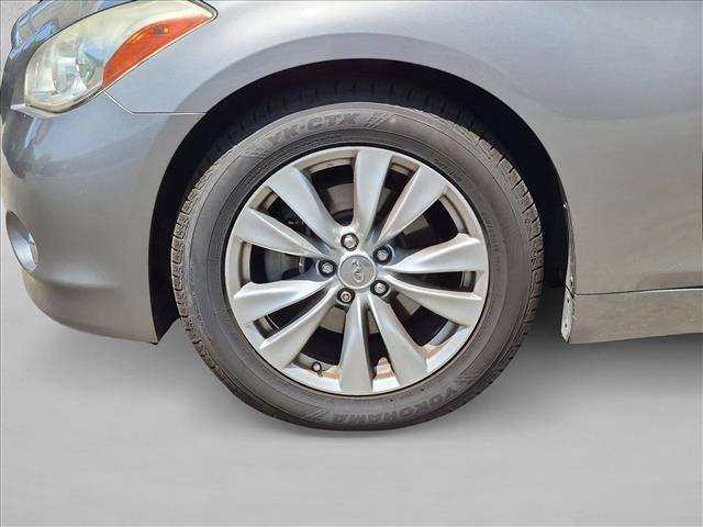 2011 INFINITI M - $10,990