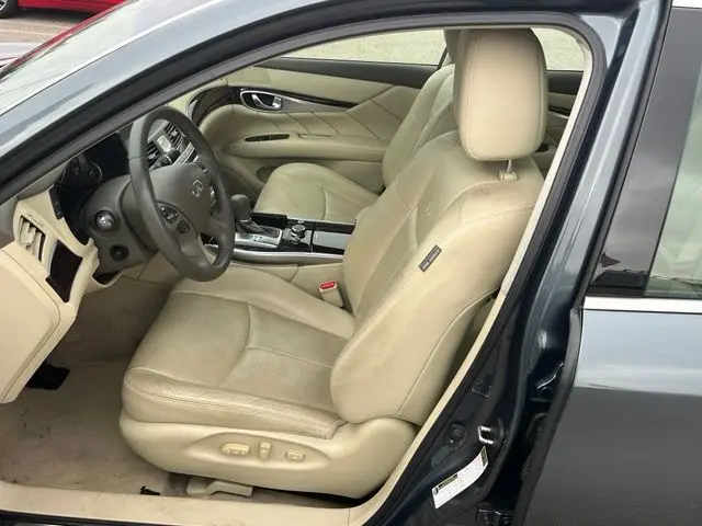 2012 INFINITI M - $15,900