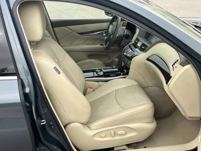 2012 INFINITI M - $15,900