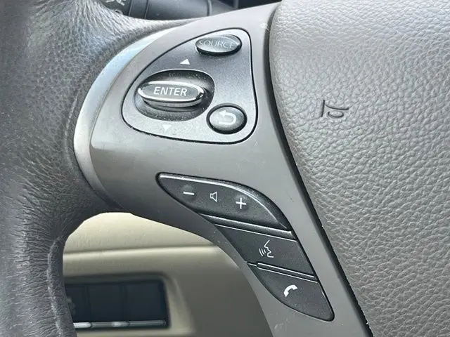 2012 INFINITI M - $15,900