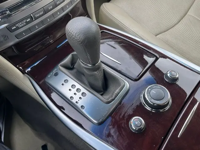 2012 INFINITI M - $15,900