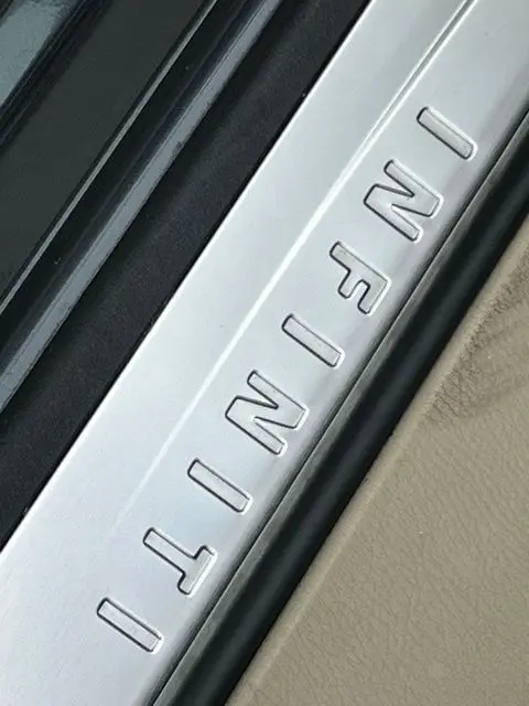 2012 INFINITI M - $15,900