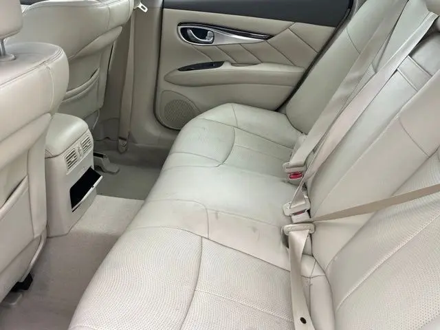 2012 INFINITI M - $15,900