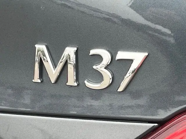 2012 INFINITI M - $15,900