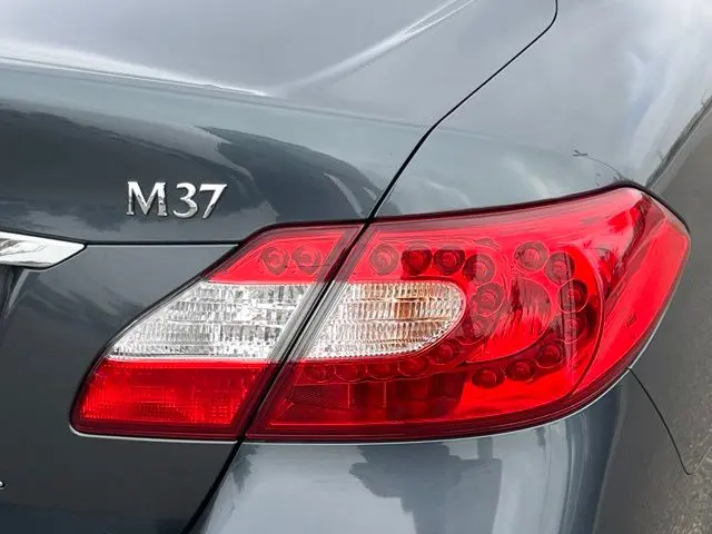 2012 INFINITI M - $15,900