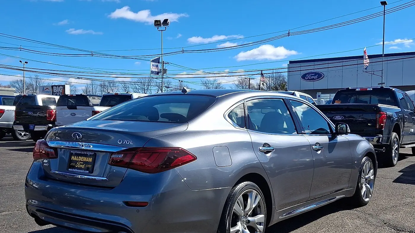 2017 INFINITI Q70L 3.7